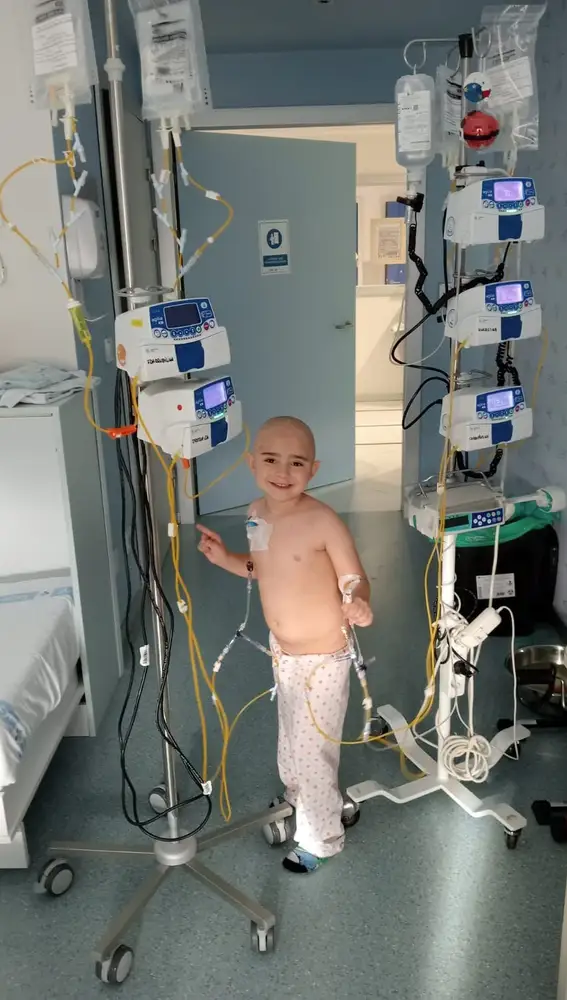 Alberto, el pequeño de 4 años que lucha por su vida en el Hospital de Salamanca, nunca deja de sonreír
