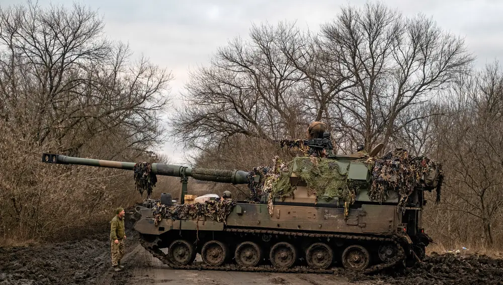 Un Krab polaco operado por soldados ucranianos en Bajmut, en el este de Ucrania