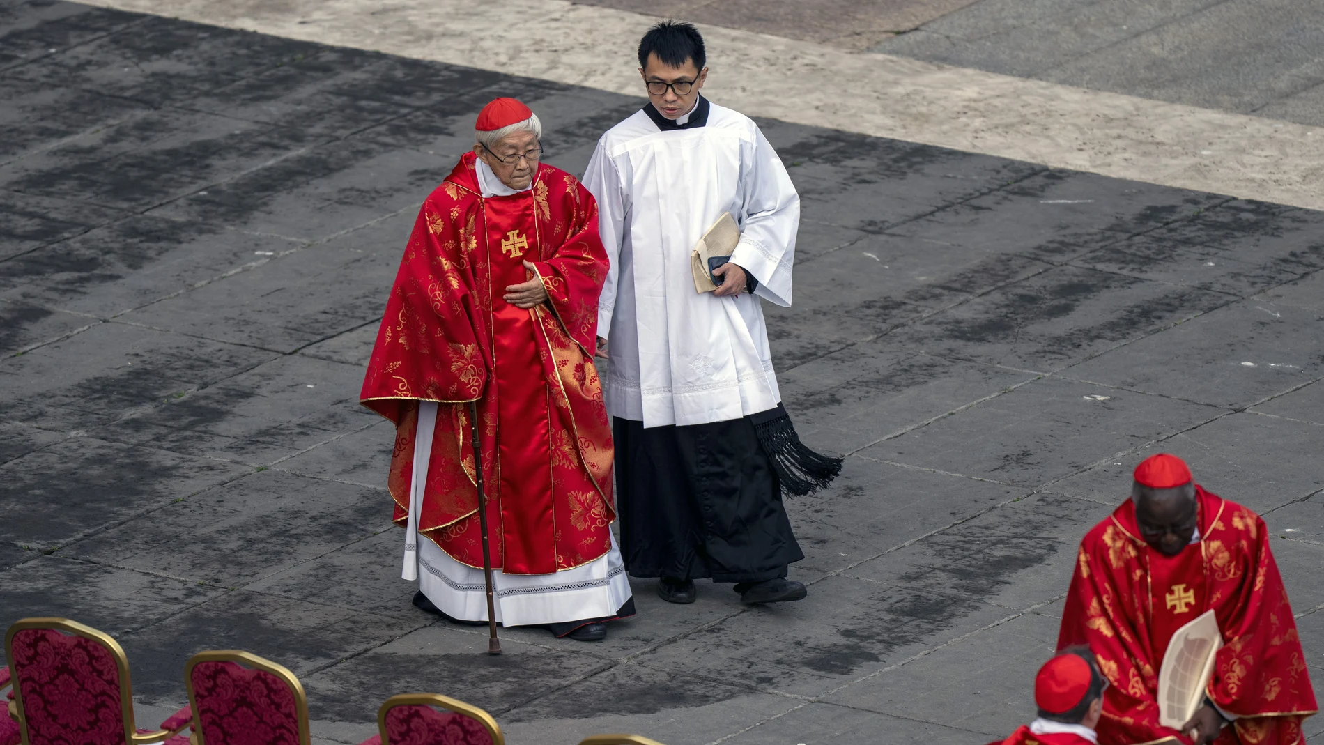 El cardenal Joseph Zen, obispo emérito de Hong Kong, durante el funeral de Benedicto XVI