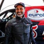Nasser A-Attiyah sonríe tras ganar la quinta etapa del Dakar 2023