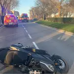 Muere un joven de 25 años al caerse de la moto en Vicálvaro