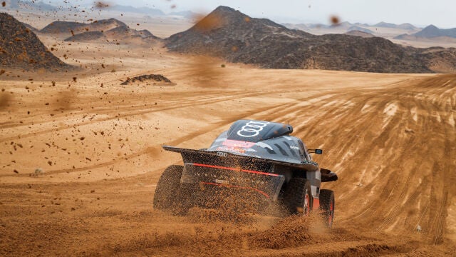 El Audi de Carlos Sainz y Lucas Cruz, en el Dakar