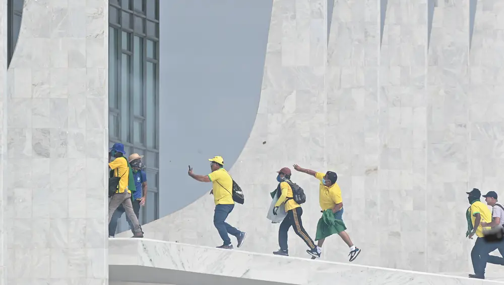 Seguidores de Bolsonaro en pleno asalto a las instituciones brasileñas EFE/André Borges