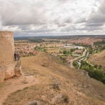 Atalaya en la ciudad celtíbero-romana Uxama-Argaela, con vistas a El Burgo de Osma