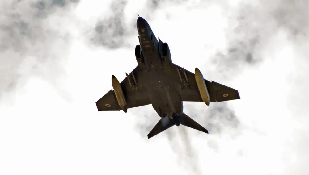 Un F-4 griego durante unos ejercicios