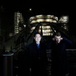 Emmanuel Macron visita junto al primer mnistro japonés, Fumio Kishida, la catedral de Notre Dame en París