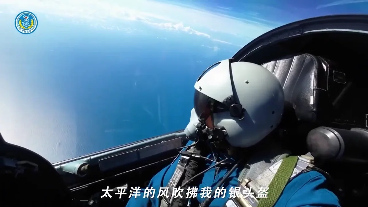 Aviones militares chinos se unen a barcos de guerra cerca de Taiwán para patrullas de combate