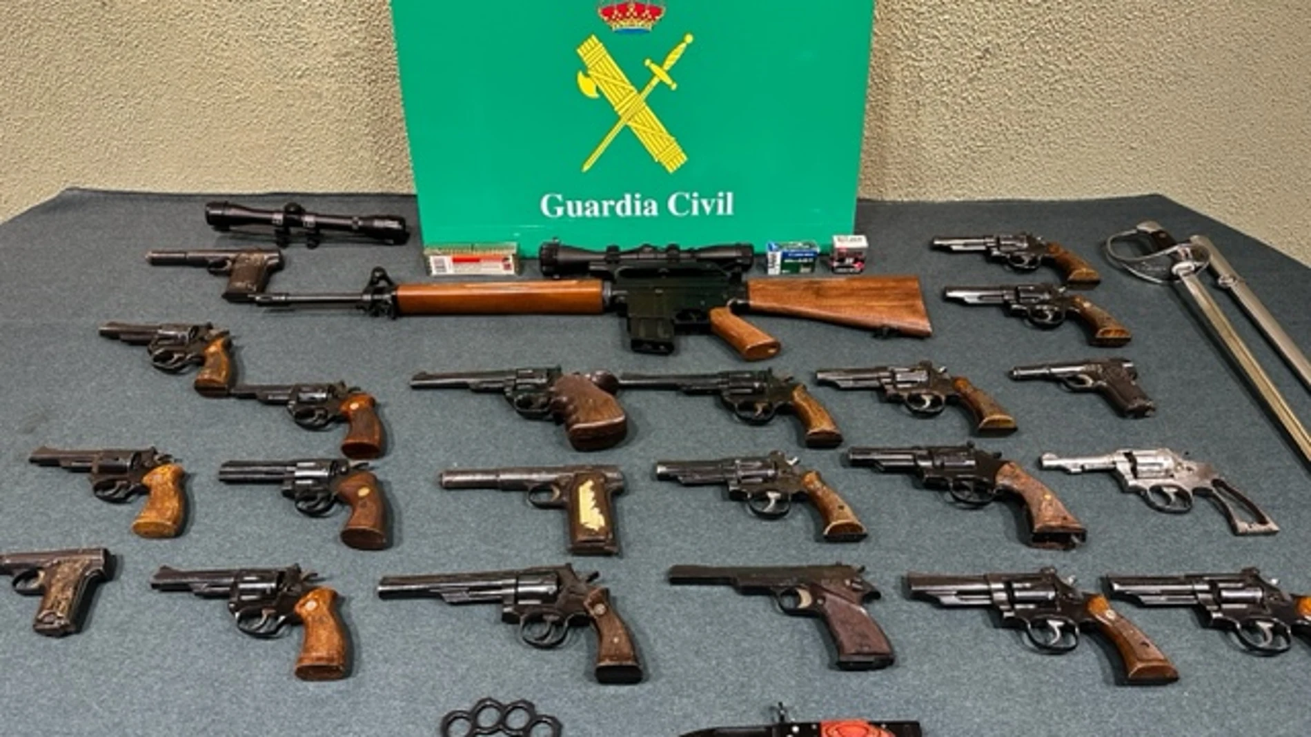 Detenido en Burgos por tenencia ilícita de 22 armas y diversa munición