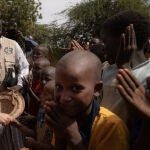 El ministro de Asuntos Exteriores, Unión Europea y Cooperación, José Manuel Albares, llega a la aldea de Ganguel, a 11 de enero de 2023, en Ganguel, Sokoto, Níger (África)