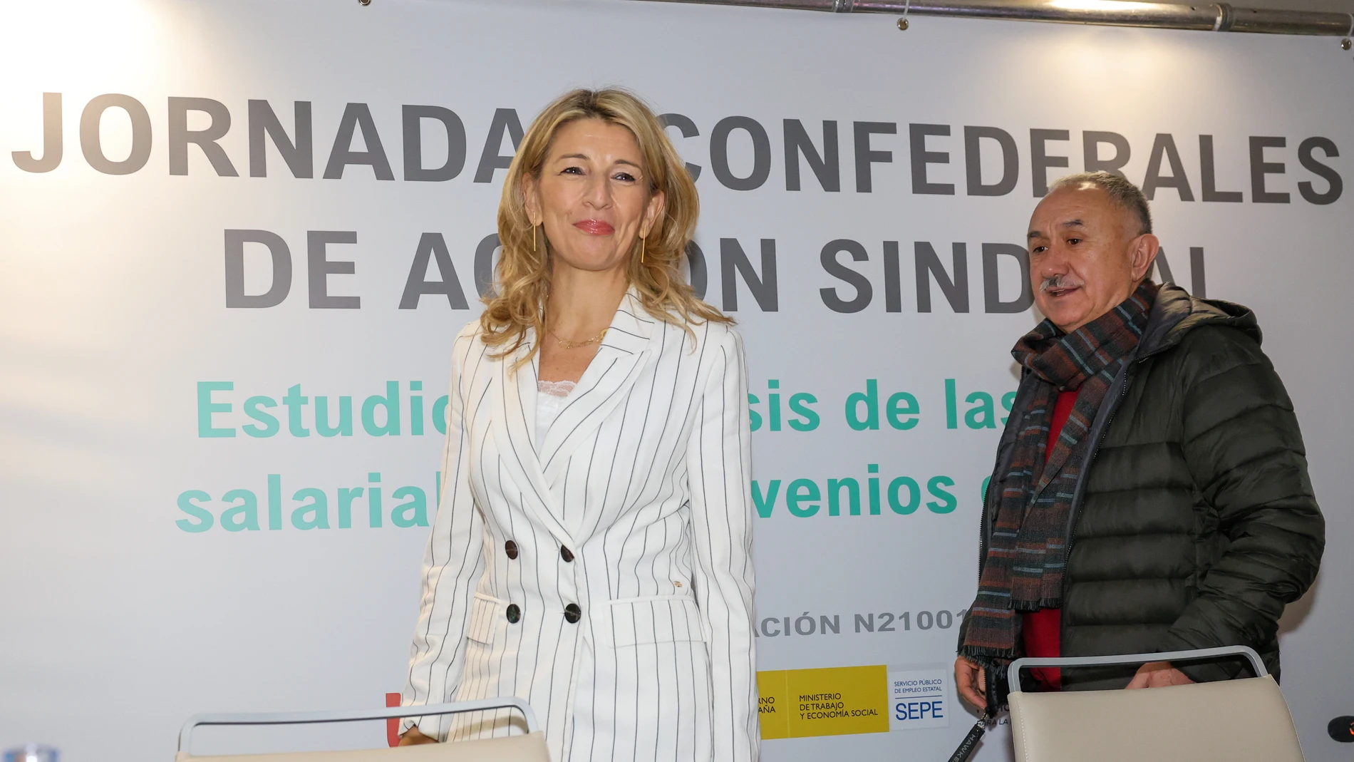 La vicepresidenta segunda y ministra de Trabajo, Yolanda Díaz, y el secretario general de UGT, Pepe Álvarez, hoy, en Madrid, en las jornadas organizadas por el sindicato