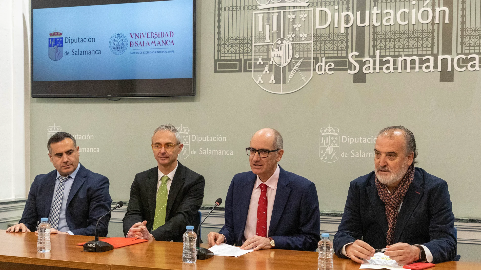 El presidente de la Diputación de Salamanca, Javier Iglesias, y el rector de la Universidad de Salamanca, Ricardo Rivero, presentan la convocatoria del III Plan de Empleo Juvenil Universitario