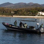 El Grupo Especial de Actividades Subacuáticas (GEAS) de la Guardia Civil reanudó la búsqueda de los restos de la mujer colombiana de 46 años a la que su expareja, que ya ha confesado el crimen, decapitó en Marbella (Málaga).