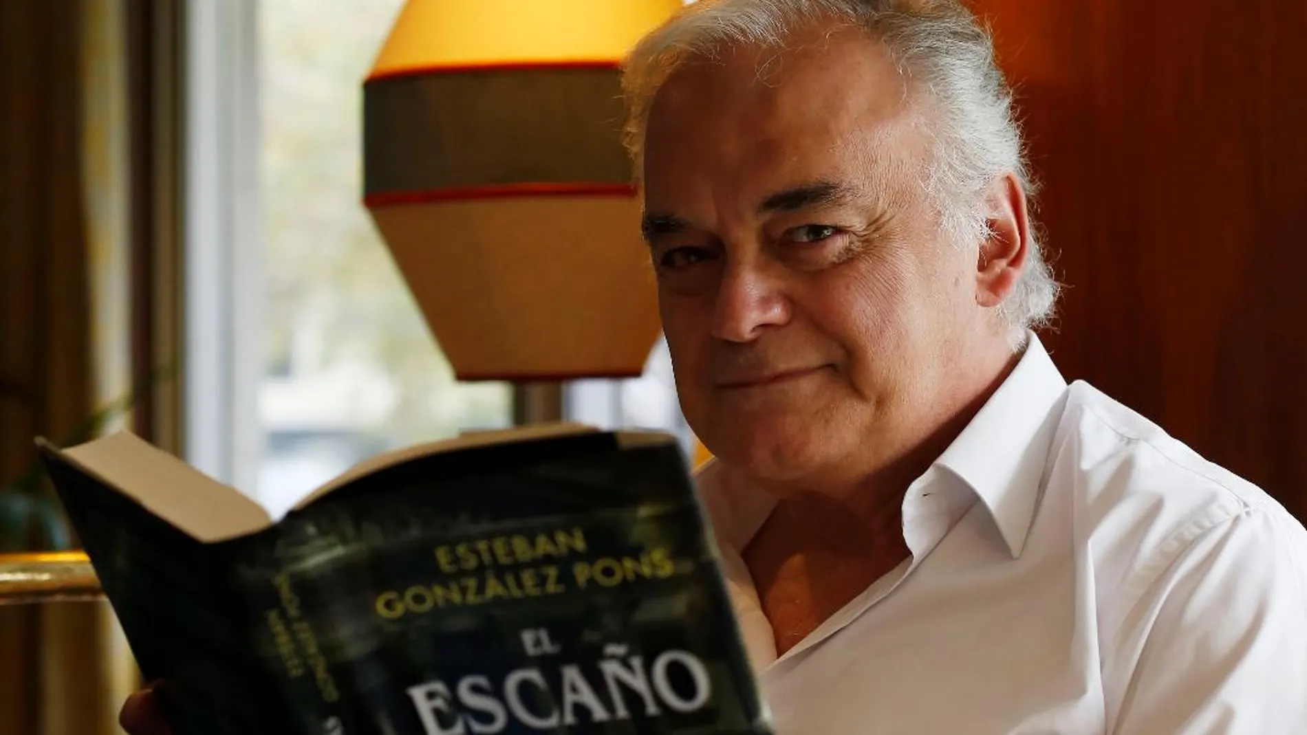 González Pons, con su último libro "El escaño de Satanás"
