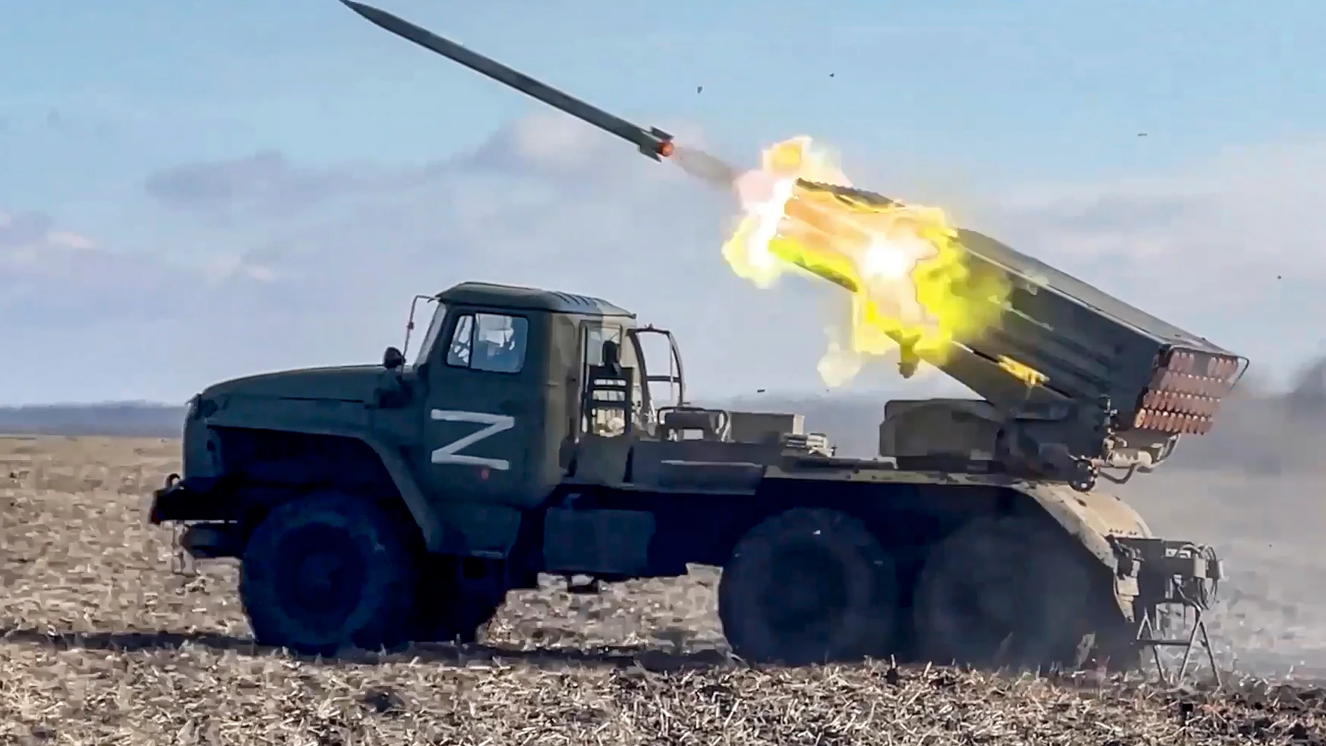 Lanzacohetes múltiple ruso BM-21 Grad de 122 mm en Donetsk