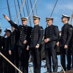 El buque escuela Juan Sebastián de Elcano, de la Armada Española ha zarpado este sábado desde el Puerto de Cádiz