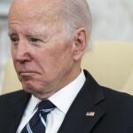 El presidente Joe Biden en el Despacho Oval este viernes