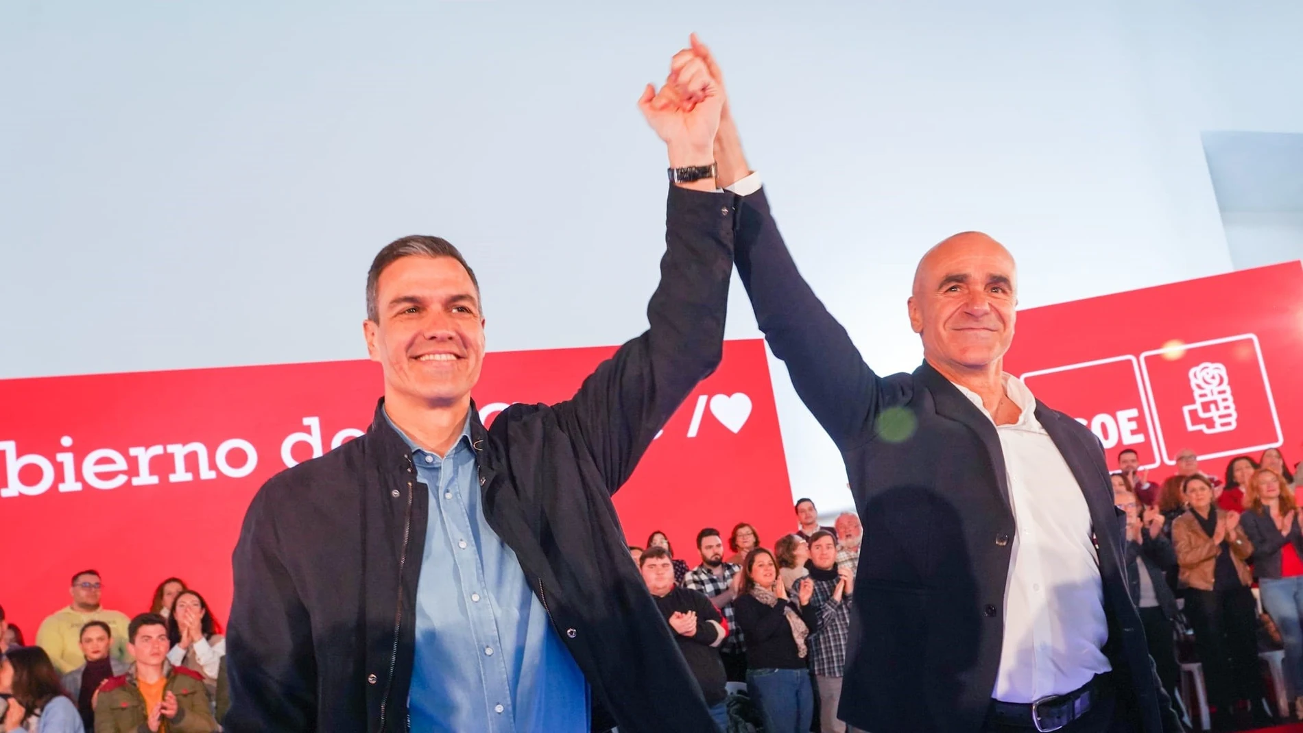 El alcalde de Sevilla, Antonio Muñoz, participa en un acto público de partido junto el secretario general del PSOE y presidente del Gobierno, Pedro Sánchez
