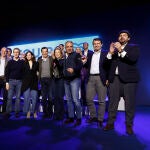 El líder del Partido Popular, Alberto Núñez Feijoó (5i), durante el acto de presentación de los candidatos autonómicos para las elecciones de mayo que se celebra este sábado en Zaragoza bajo el lema "A la altura de un gran país"