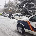 La Policía Nacional en Jaca efectúa más de 20 asistencias a vehículos y conductores a causa de la nieve.