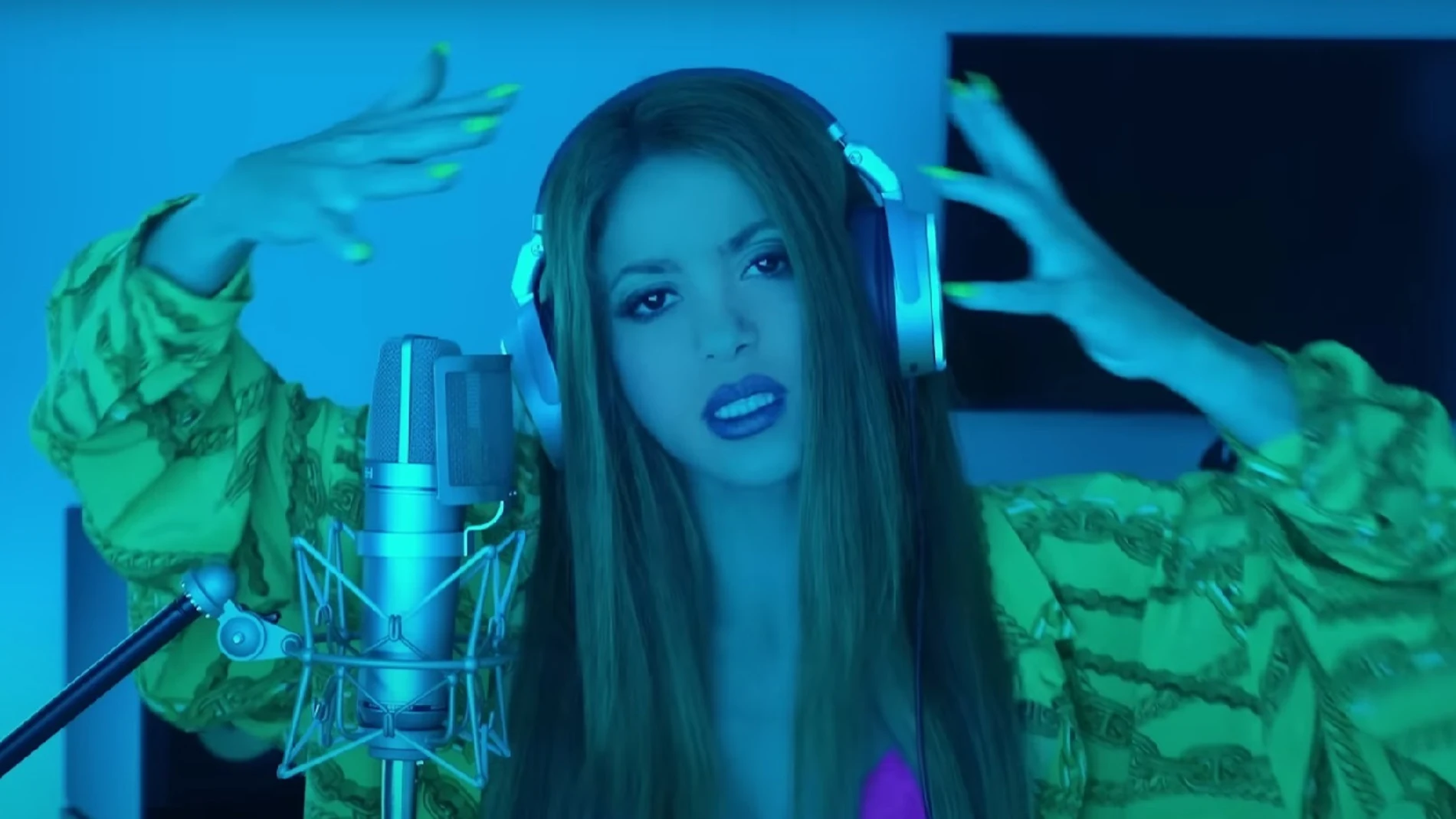 Un momento del videoclip de la canción Bzrp Music Sessions, Vol. 53 en el que Shakira alude a Casio con poco cariño.