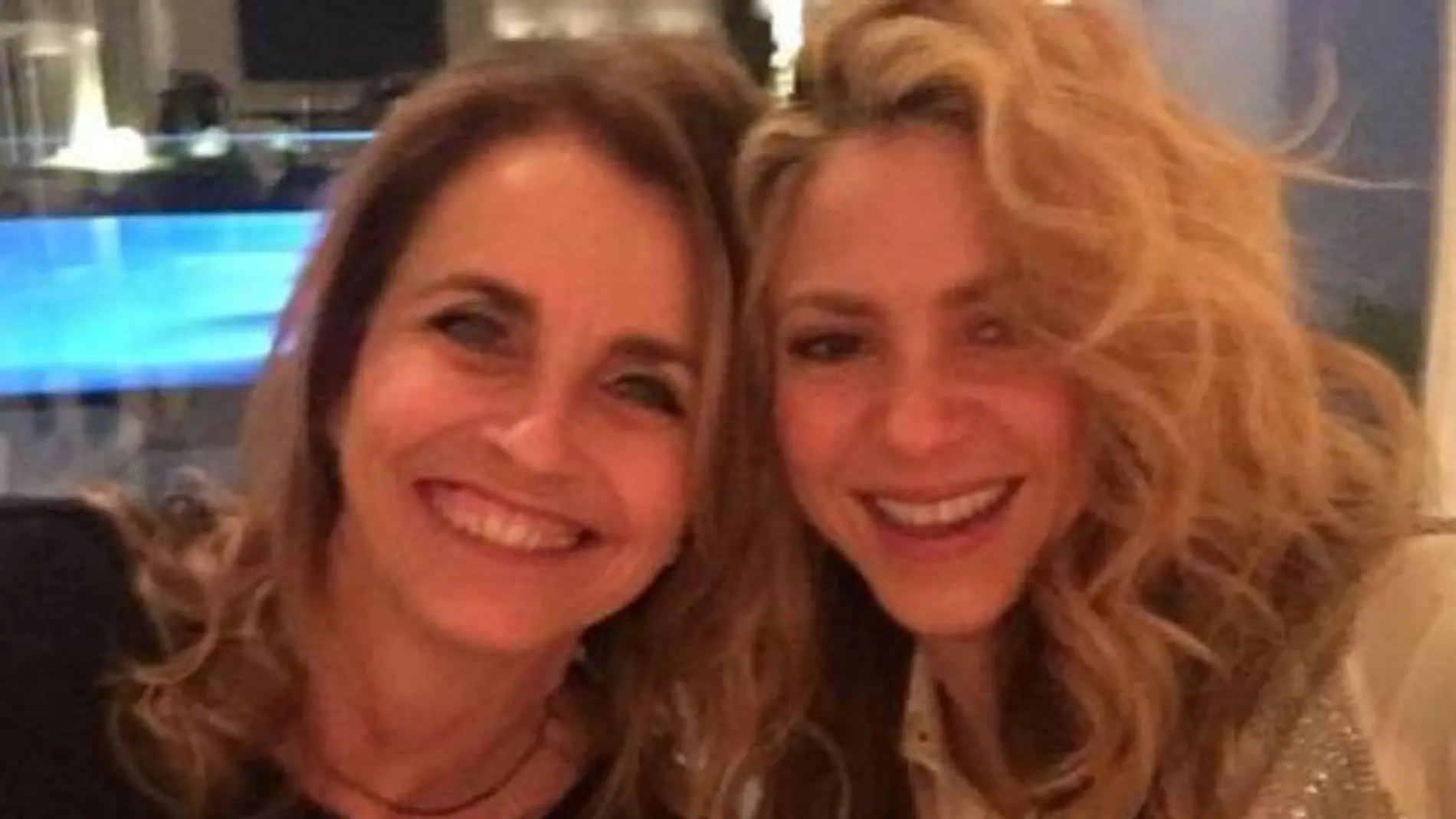 Monserrat Bernarbeu, madre de Gerard Piqué, y Shakira en una imagen de archivo