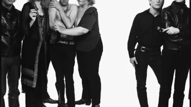 Andy Warhol junto a miembros de The Factory en una imagen tomada en el año 69