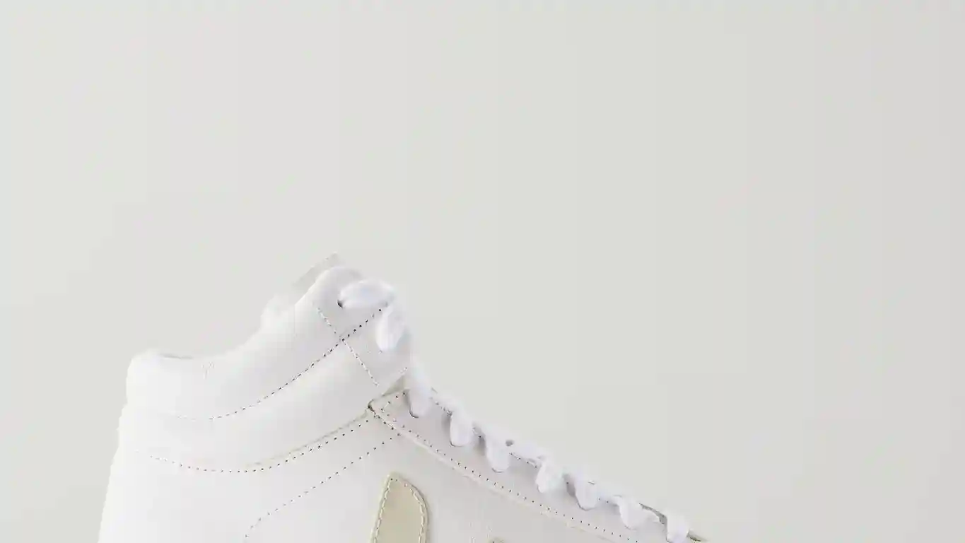 Zapatillas deportivas Minotaur de piel con detalles de goma, de Veja