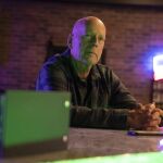 Crítica de "Detective Knight": Bruce Willis, desaparecido en combate ★★✩✩✩