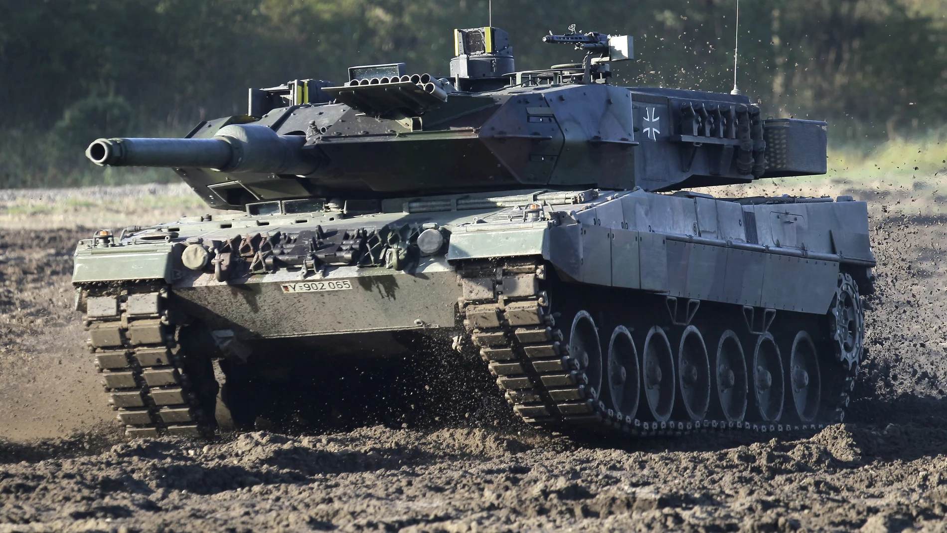 Un tanque Leopard 2 durante una demostración para los medios de comunicación organizada por la Bundeswehr alemana en Munster