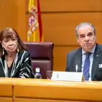 Cristina Narbona y Jesús Aguilar durante la presentación del informe