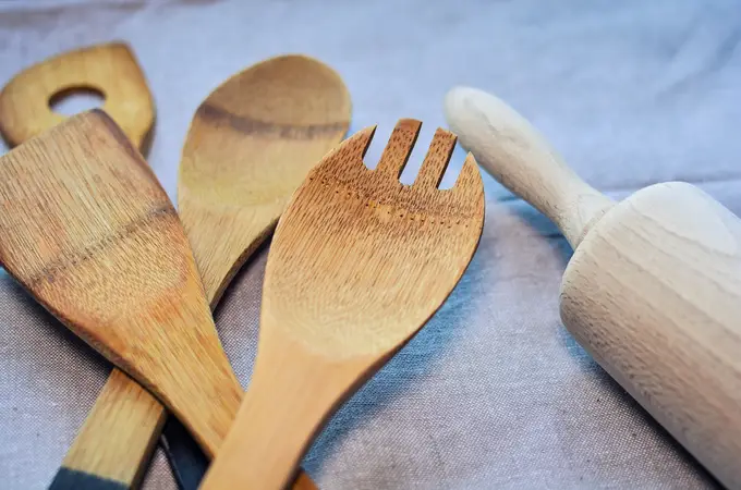 Esta es la mejor manera de limpiar los utensilios de madera para cocinar