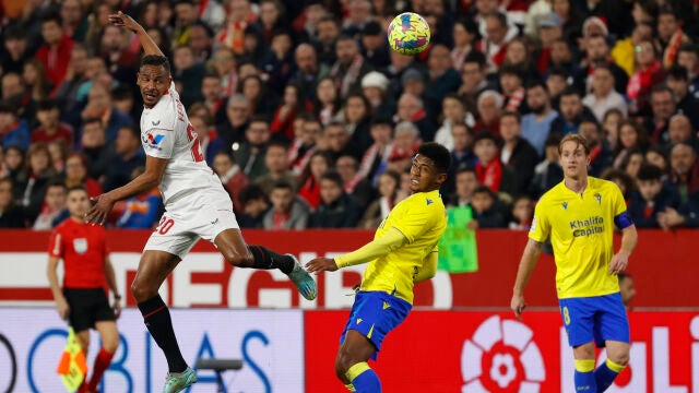 Monchi ha montado un show en el Sevilla-Cádiz de LaLiga tras un gol anulado a su equipo