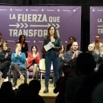 La secretaria general de Podemos y ministra de Derechos Sociales y Agenda 2030, Ione Belarra, interviene en un acto de la ruta 'La fuerza que transforma', en el Centro Cívico Río Ebro, en Zaragoza
