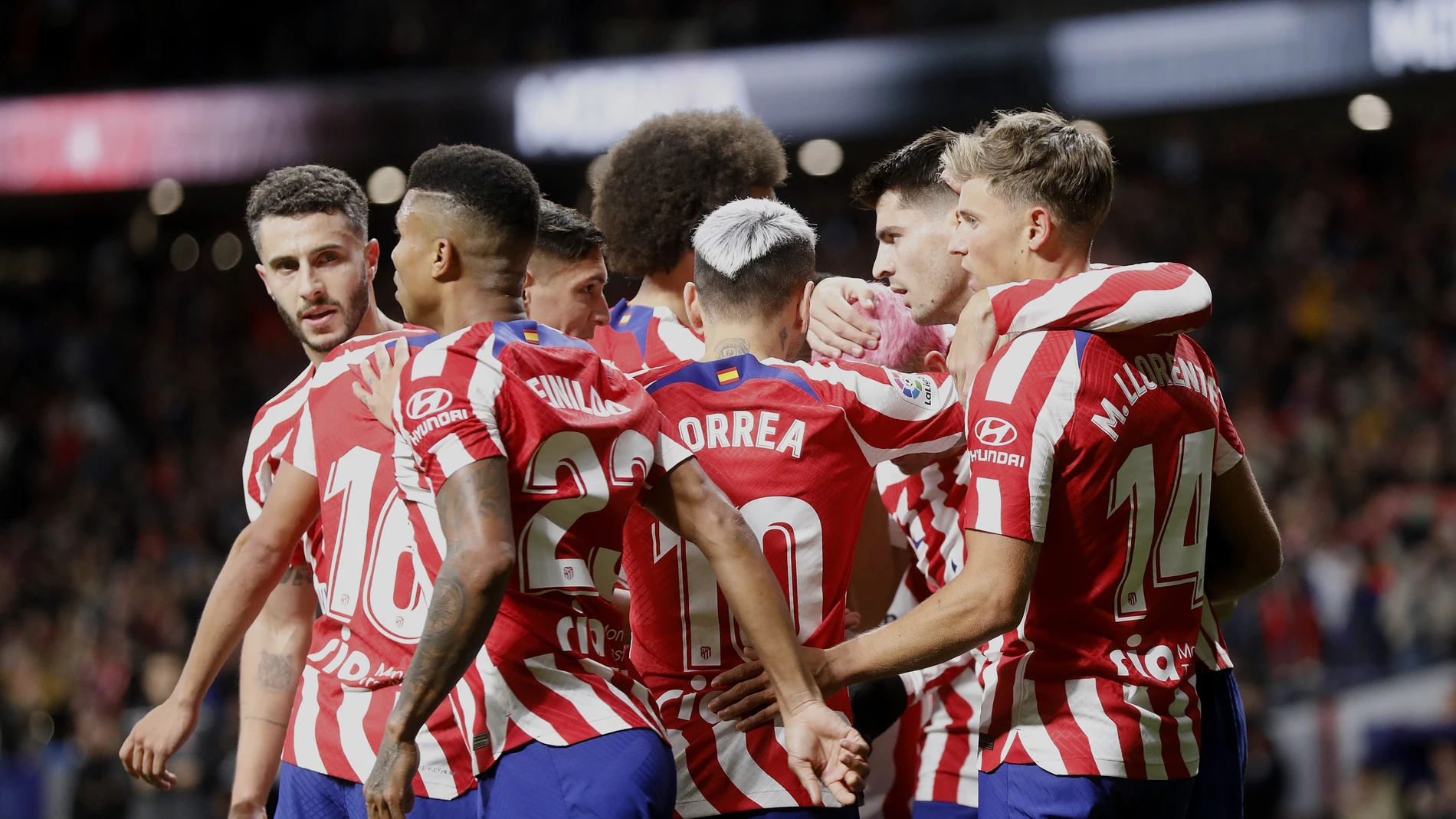 Los jugadores del Atlético celebran el gol de Morata, el primero del partido ante el Valladolid