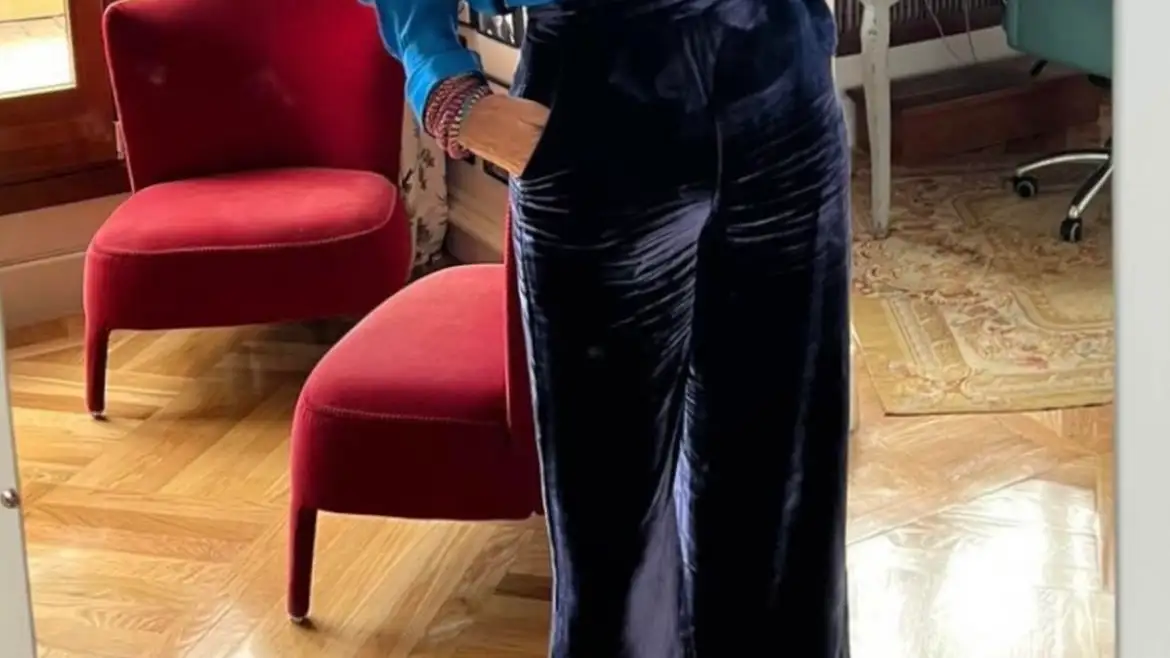 Mariló Montero con pantalones de terciopelo.