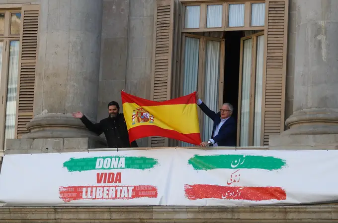 El constitucionalismo clama en Barcelona contra Sánchez: “España no se vende”