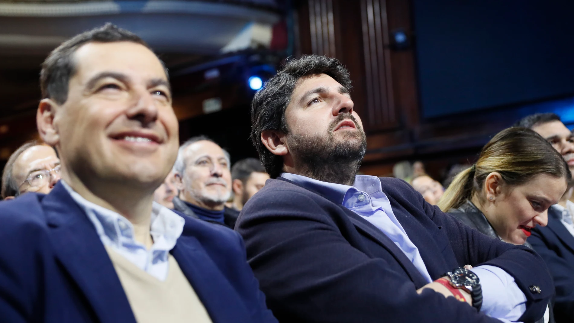 Los presidentes andaluz, Juanma Moreno (i), y murciano, Fernando López Miras (d), asisten a l acto de presentación de los candidatos del Partido Popular a las alcaldías de las capitales de provincia