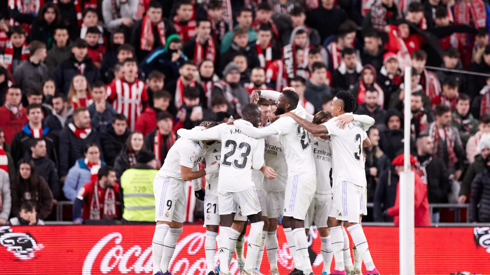 El Real Madrid celebrando el gol en San Mamés