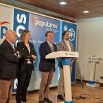 Borja Suárez, y a su lado los candidatos a Aranda de Duero y Miranda de Ebro, Raquel González y Sergio Montoya