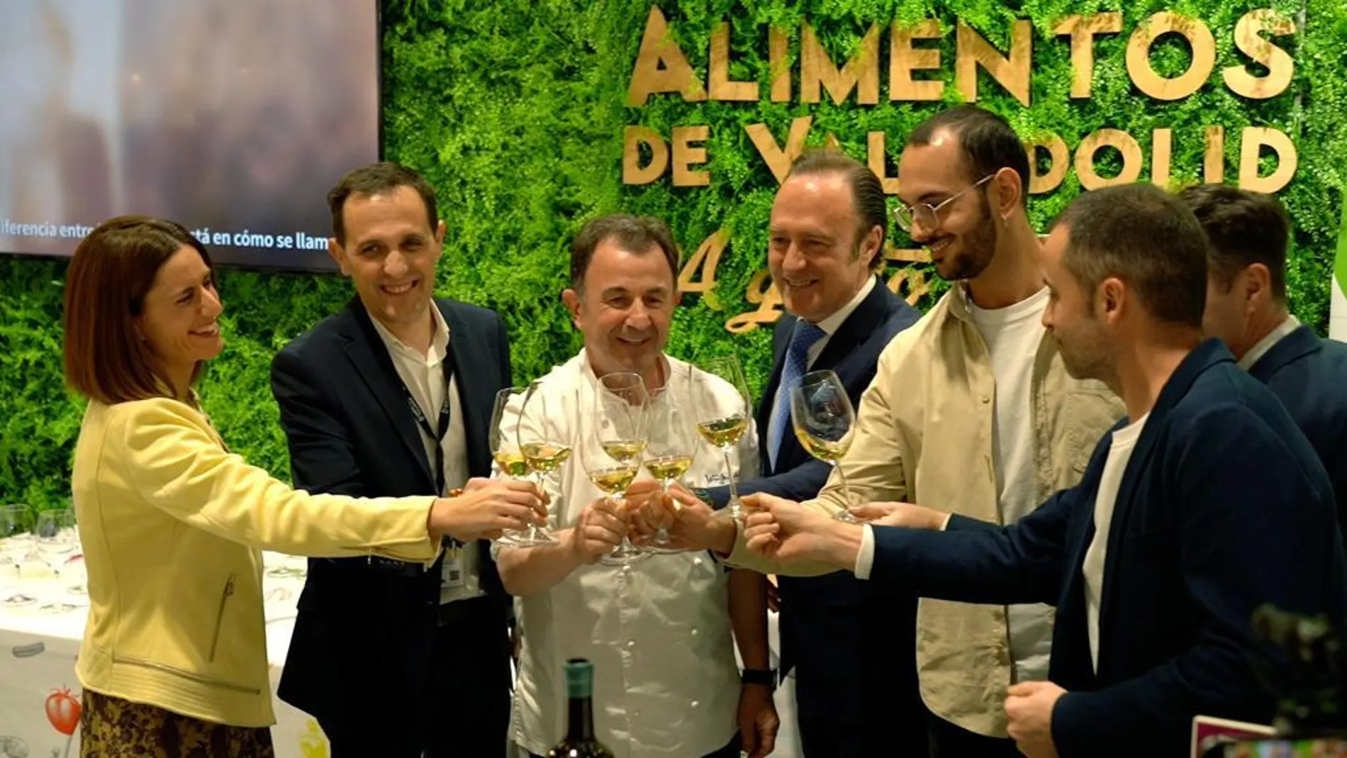 Conrado Íscar en el stand de Alimentos de Valaldolid, junto a Martín Berasategui, entre otros