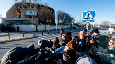El expresidente de la Comunidad Valenciana Francisco Camps ofrece declaraciones a los medios a su llegada al juicio de la trama 'Gürtel', en la Audiencia Nacional.