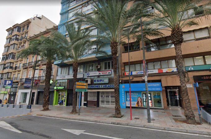 La heladería Espí, mítica en Alicante, situada en la Avenida Alfonso X El Sabio, ha cerrado definitivamente sus puertas