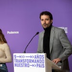MADRID, 23/01/2023.- El portavoz de Podemos, Javier Sánchez, y la secretaria de Acción Institucional del partido, María Teresa Pérez, dan una rueda de prensa en Madrid este lunes. EFE/ J.P. Gandul