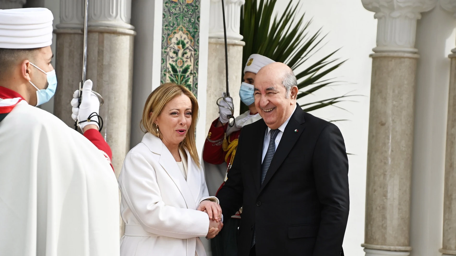 Giorgia Meloni y el presidente de Argelia, Abdelmadjid Tebboune