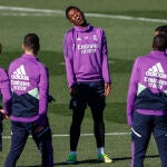 El Real Madrid ha reaccionado al muñeco que representaba a Vinicius colgado de un puente