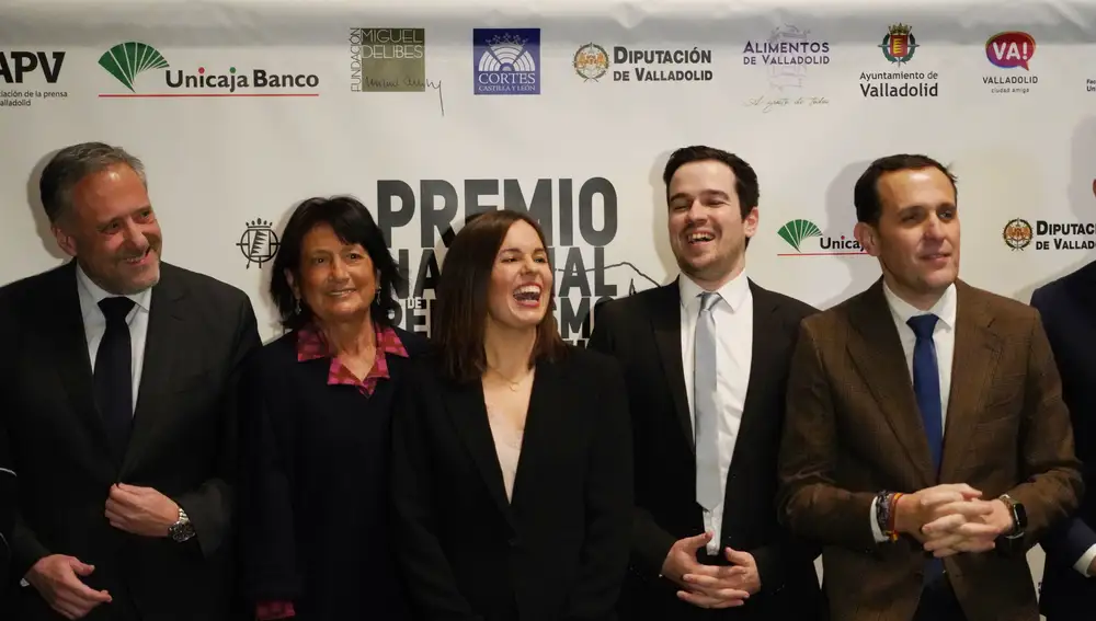 Conrado Íscar y Carlos Pollán junto a Luna Paredes, Juan Martín y Elisa Delibes