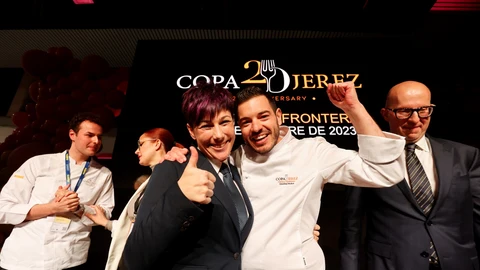 La sumiller Laura Rodríguez y el chef Cristóbal Muñoz celebran el premio