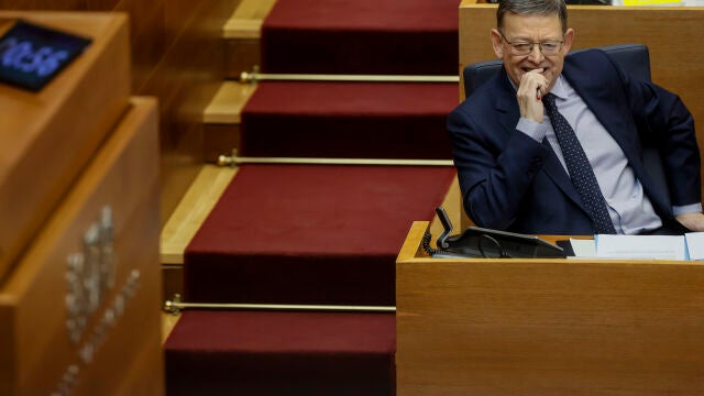El presidente de la Generalitat valenciana, Ximo Puig, durante una sesión de control