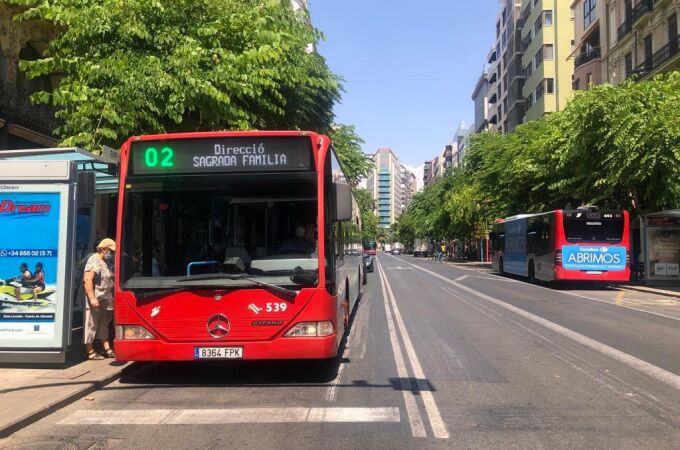 Imagen de un autobús en la ciudad de Alicante