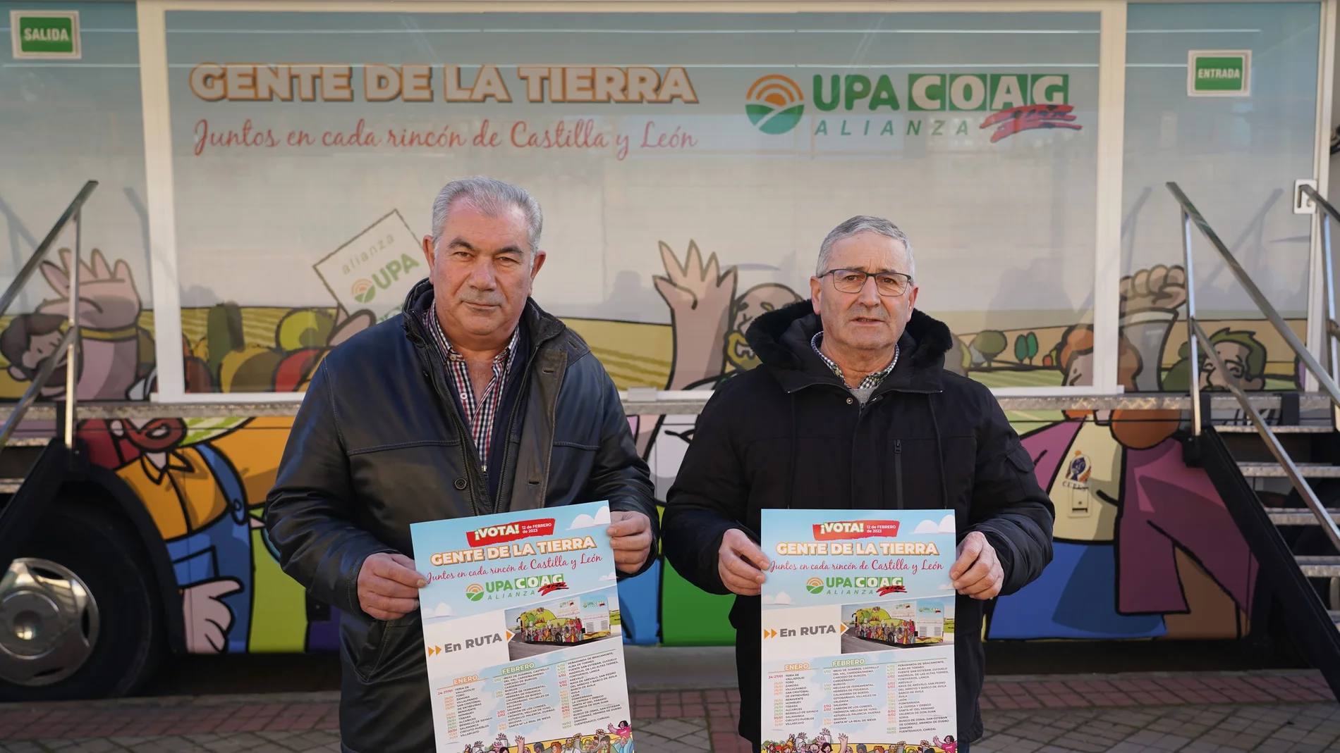 Aurelio González, de Upa, y Lorenzo Rivera, de Coag, presentan la iniciativa itinerante en autobús